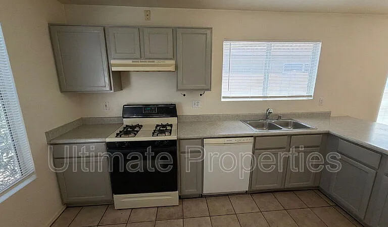10435 W Pasadena Ave — Photo 4