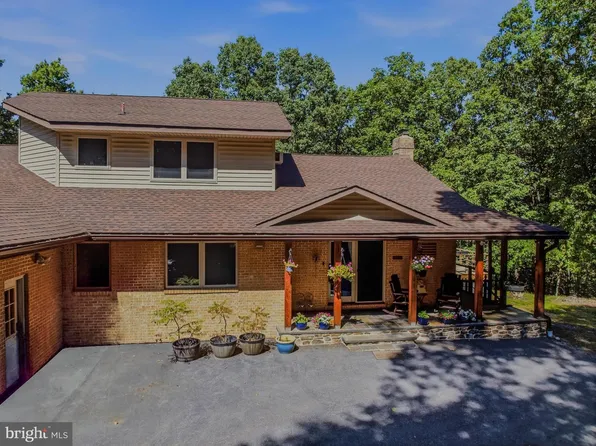 297 Deerwood Ln, Berkeley Springs, WV 25411