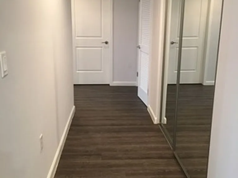 Burnet Apartments — Photo 13
