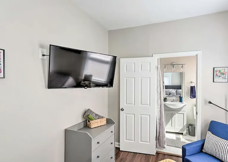 200 E Main St #1 — Photo 2