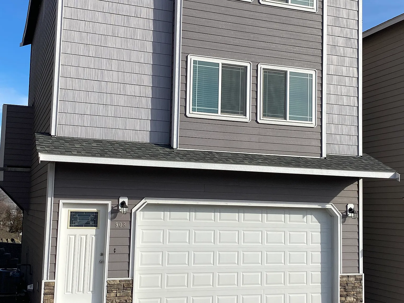 3 bed, 2.5 bath, 1700 sqft, $1,900 — Photo 1