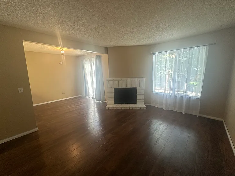 1025 N Tippecanoe Ave #201 — Photo 8