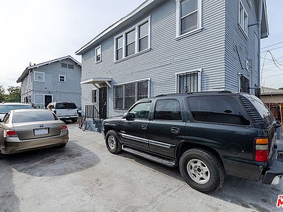 5th image of 431 E 41st Pl