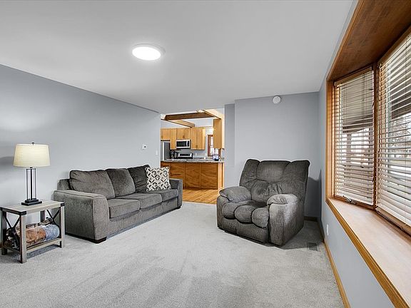 5th image of 6393 Chicago Rd