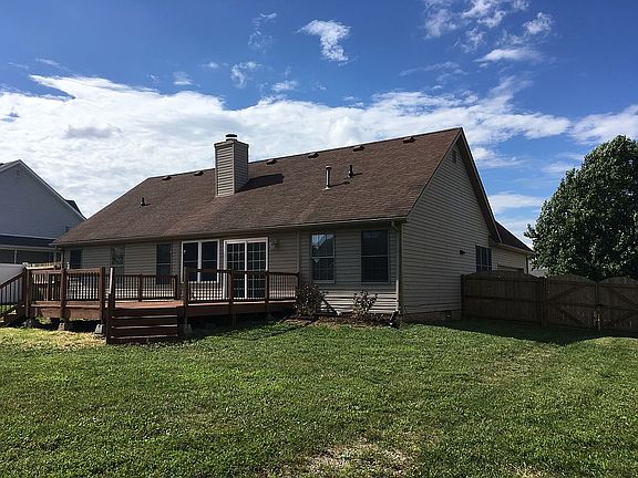 5th image of 423 Goebel Dr