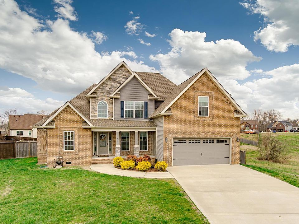 1st image of 815 Carousel Ct