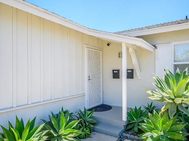11793 Glencrest Dr — Photo 3