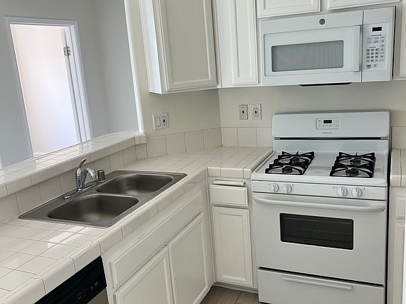 4th image of 6901 Laurel Canyon Blvd APT 202