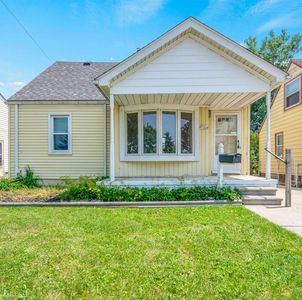 27324 Larchmont St, Saint Clair Shores, MI, 48081