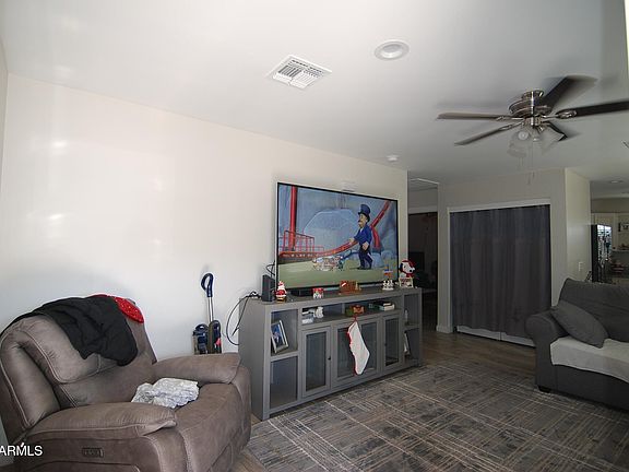 4th image of 734 E HAZEL Drive