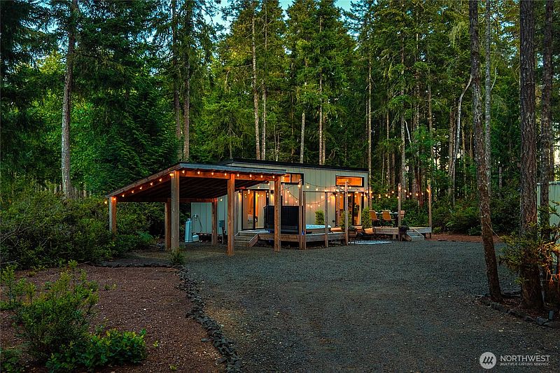 3rd image of 1431 E Phillips Lake Loop Road