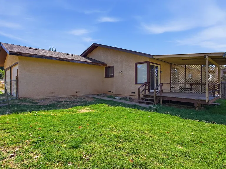912 Feather Dr — Photo 12