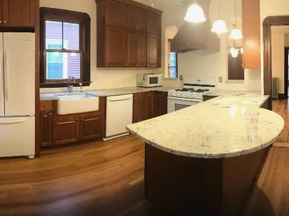 7 Essex St, Salem, MA 01970