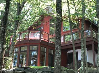 805 Paddle Ct, Hawley, PA 18428