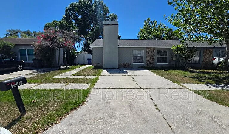 1242 Coolmont Dr — Photo 1