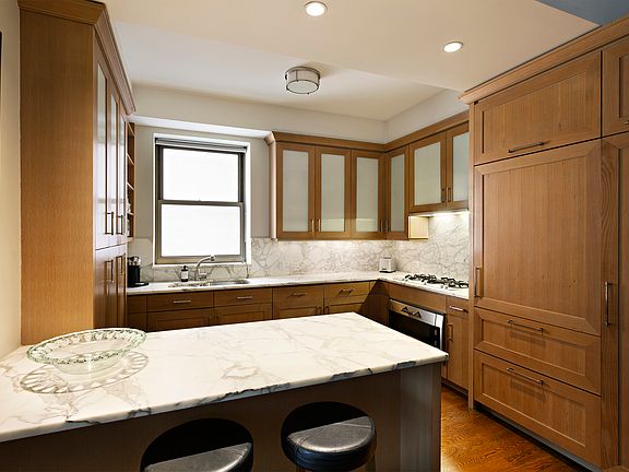 3rd image of 31 E 28th St APT 6W