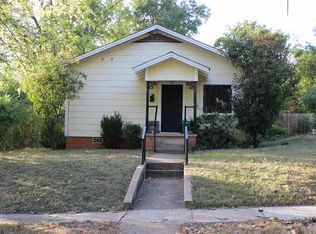 303 N Cotton St, Gladewater, TX 75647
