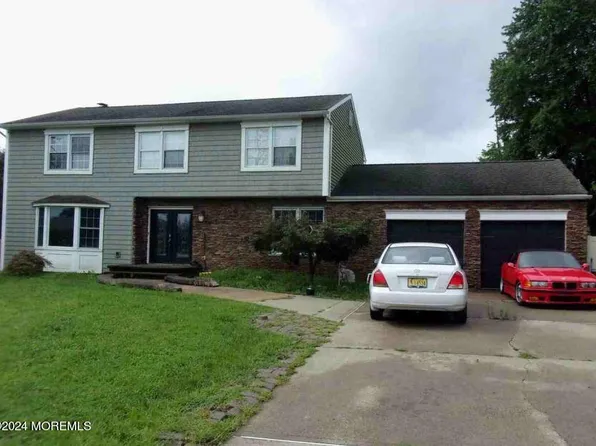 5 Village Drive, Matawan, NJ 07747