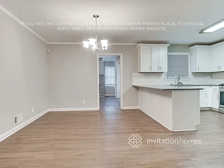 391 Derbyshire Dr — Photo 7