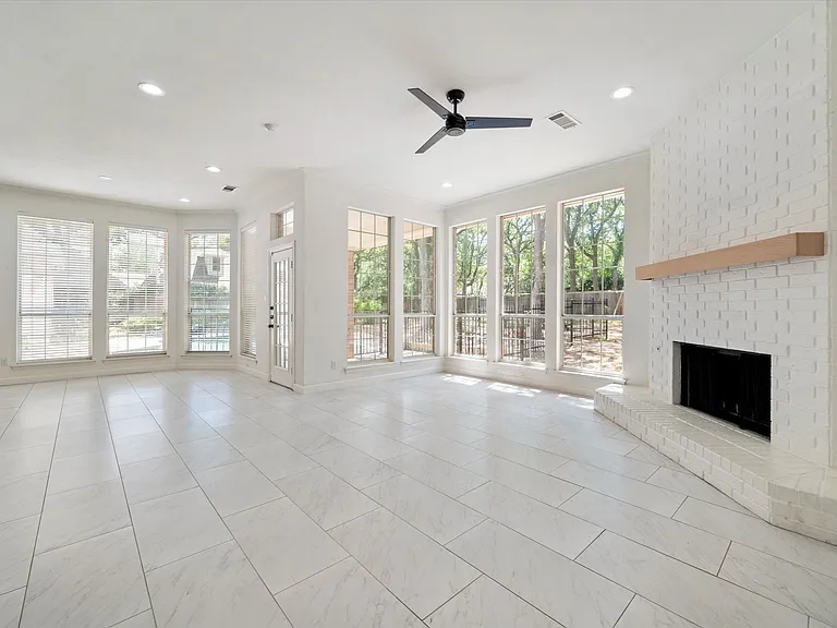 1004 Chimney Hill Trl — Photo 15