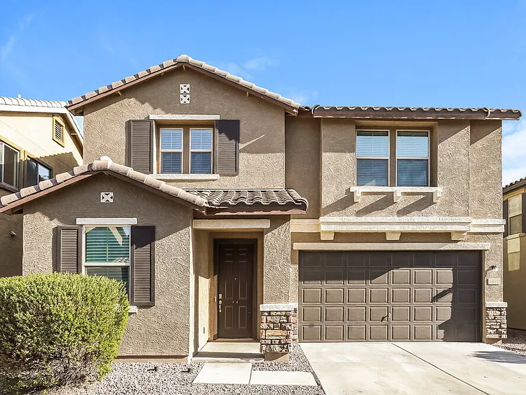 5637 E Alder Ave — Photo 1