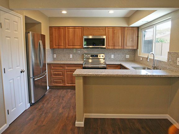 3rd image of 1080 Holly Hill Dr