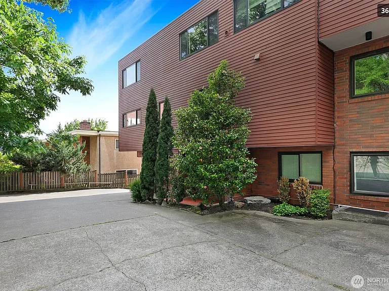 410 13th Ave E #Penthouse 3 — Photo 23