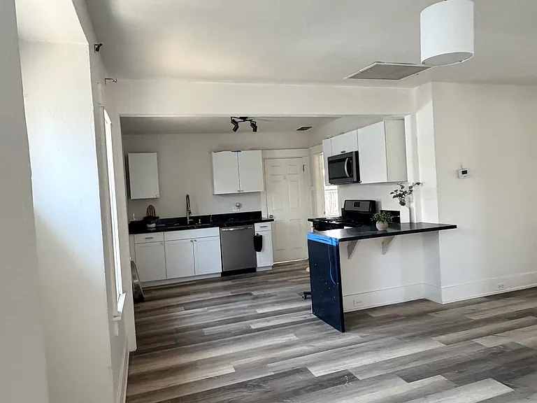 1711 Cherry St — Photo 5
