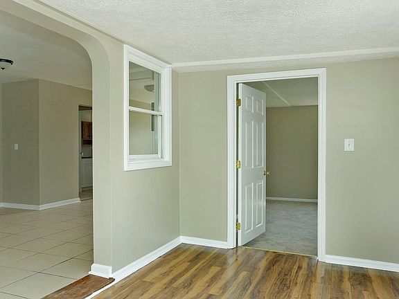 5th image of 642 Wells Ct