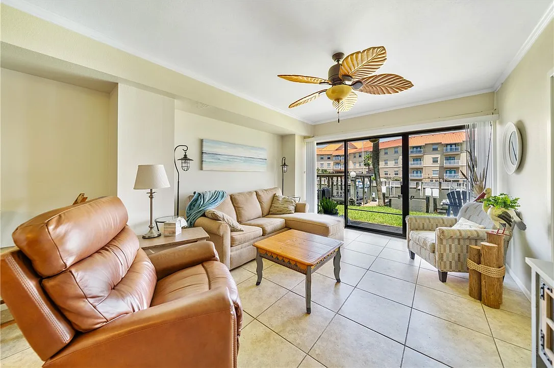 1 bed, 1.0 bath, 607 sqft, $1,800 — Photo 2