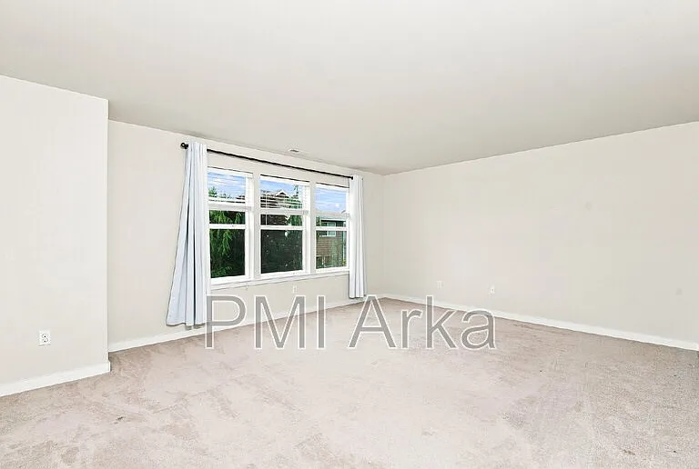 633 Ilwaco Pl NE — Photo 4