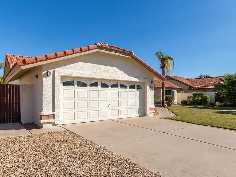 9138 E Davenport Dr — Photo 4
