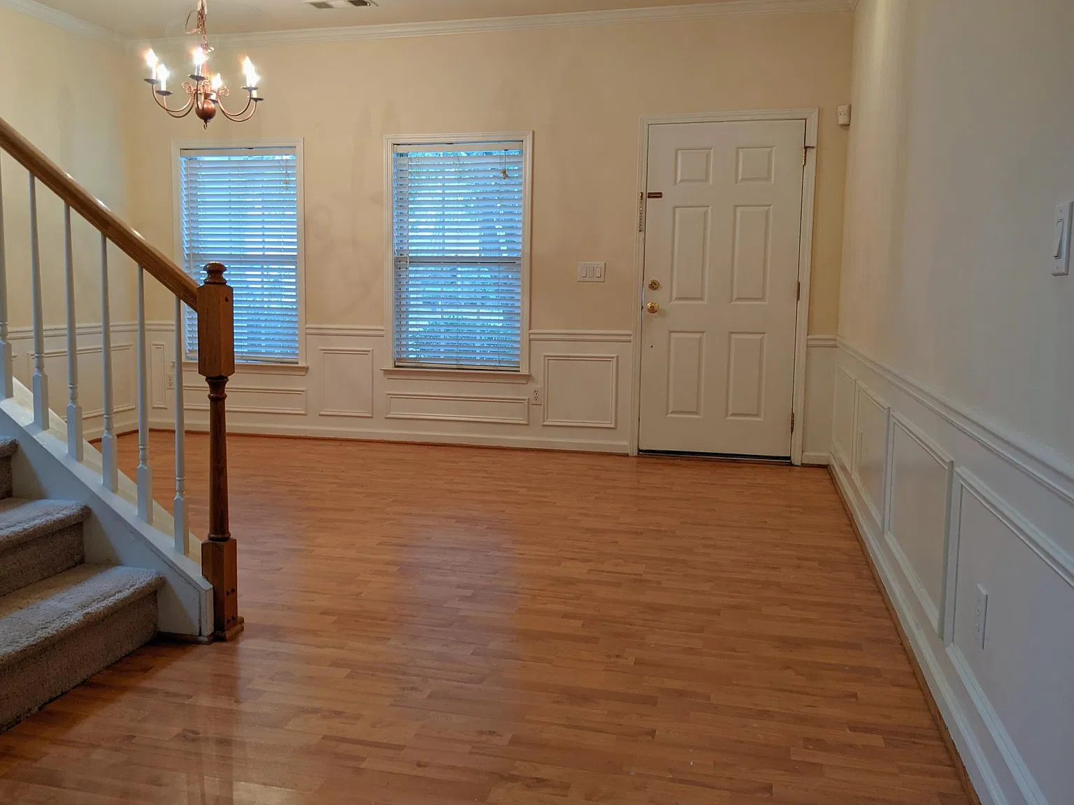 4 bed, 2.5 bath, 2200 sqft, $2,600 — Photo 2