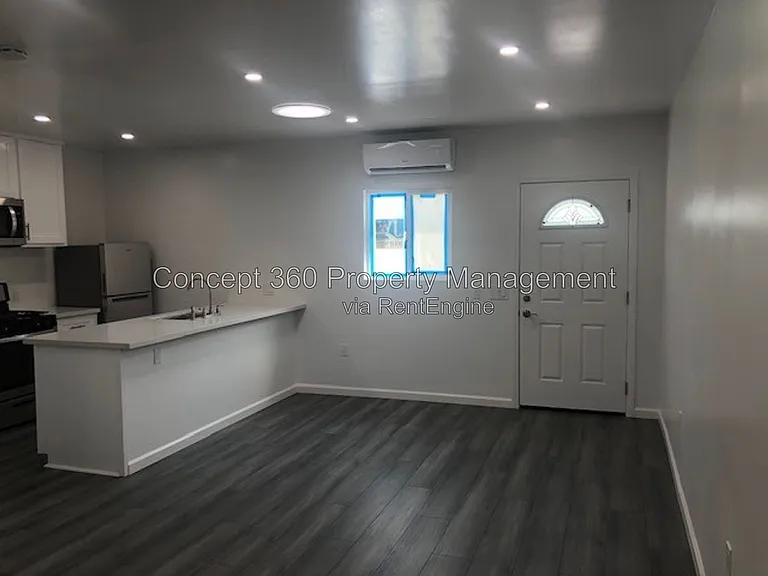 110 E Scott St — Photo 2