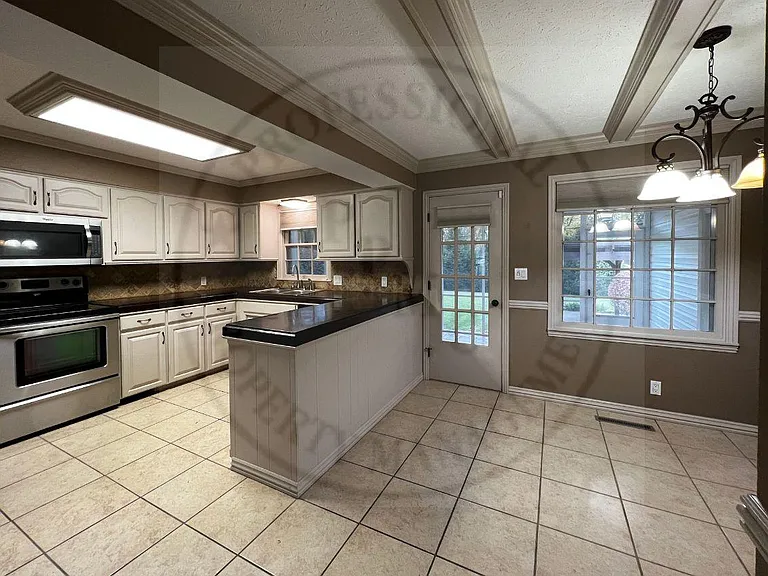 1905 S Ventura Ave — Photo 6