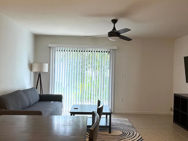 1432 SW 25th Pl — Photo 6