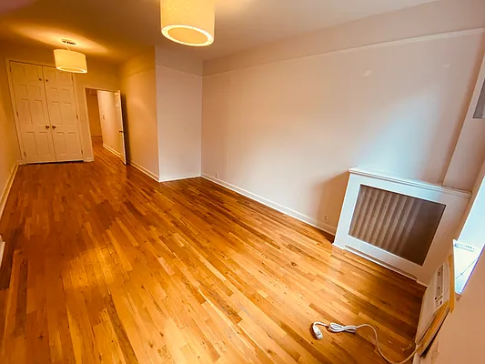 Rented by Metropolis Real Estate of Manhattan | media 13