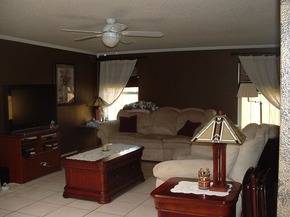 1st image of 418 Oak Glen Dr