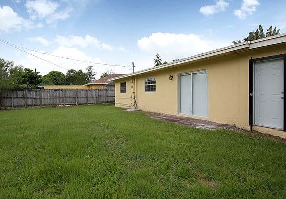 4th image of 1752 NW 108th St