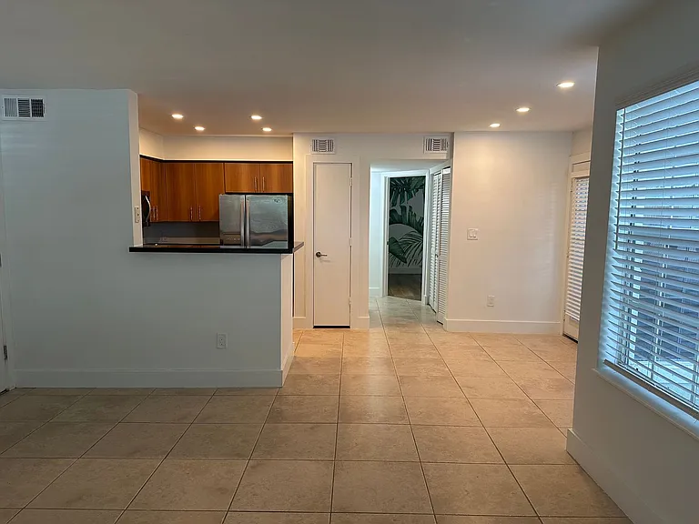1275 Crystal Way #G — Photo 4