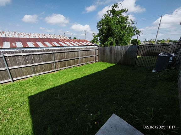 3rd image of 230 SW 34th St Unit 213