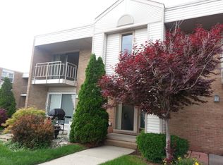 1603 Cass Lake Rd, Keego Harbor, MI 48320