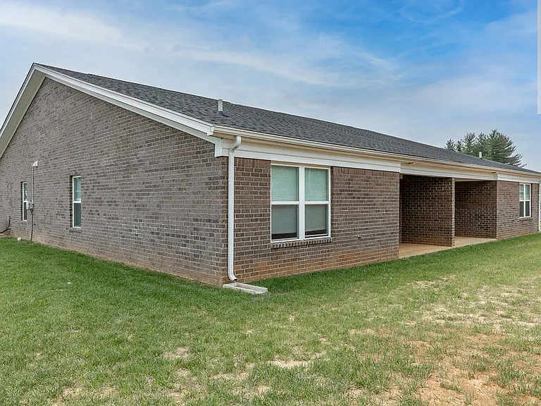 305 Breckinridge Cir — Photo 53