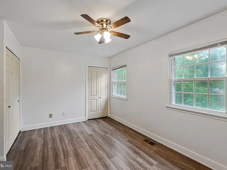 14707 Bentley Sq — Photo 21