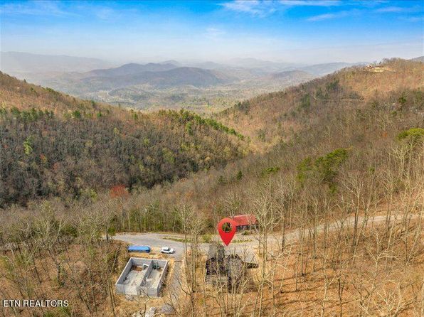 1114 Red Maple Ln, Sevierville, TN 37876