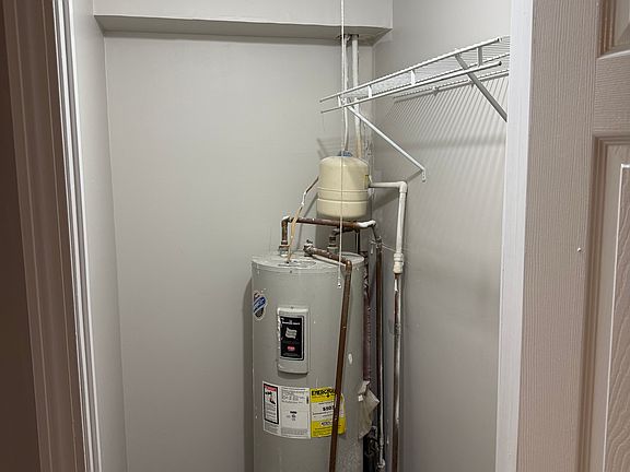 5th image of 412 Woodcreek Dr #7