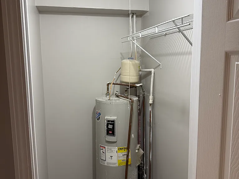 412 Woodcreek Dr #7 — Photo 5