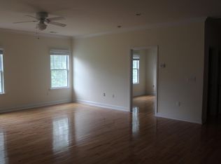 400 Amboy Ave APT 2F, Metuchen, NJ 08840