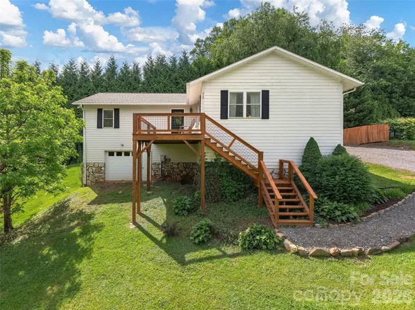 71 Midnight Ln, Waynesville, NC 28786