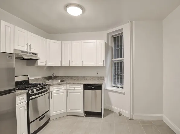 321 West 47th Street image 4 of 7